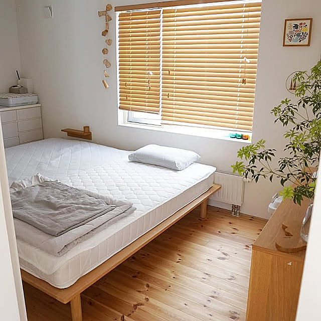 Bedroom,平屋暮らし,平屋,日々のこと,無印良品,建て売り,インテリア,北欧雑貨,日々の暮らし,木製ブラインド,木製ベッド,シンプルインテリア,アセビ,グリーンのある暮らし,ナチュラルインテリア,北欧ナチュラル,北欧インテリア,寝室 shima_shimaの部屋