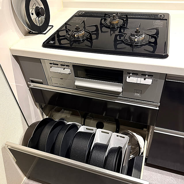 Kitchen,モノトーン,鍋収納,フライパン収納,キッチン用品,キッチン収納,収納ボックス,収納,収納ケース,DAISOの雑貨 ya-coの部屋