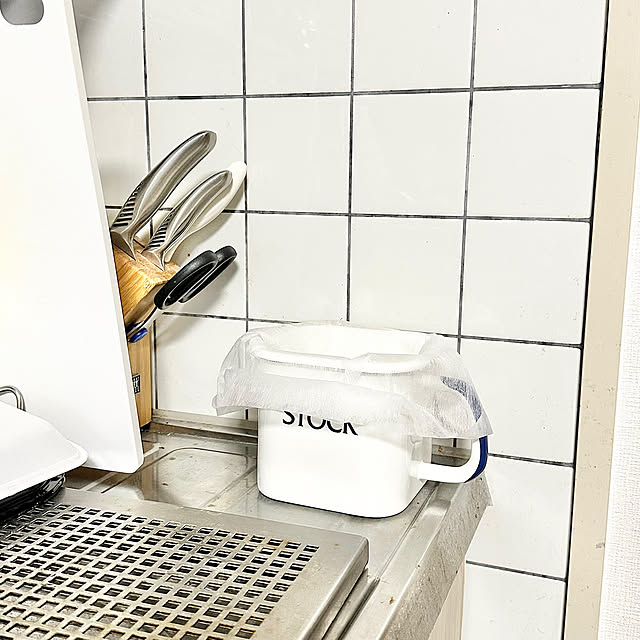 Kitchen,三角コーナーは置かない派,三角コーナーは置かない,三角コーナーの代わり,ホーローストッカー,料理・掃除をしやすくするキッチンの工夫,キッチンの工夫,北欧,団地,北欧好き,団地でも諦めない！,団地暮らし miyumiyuの部屋