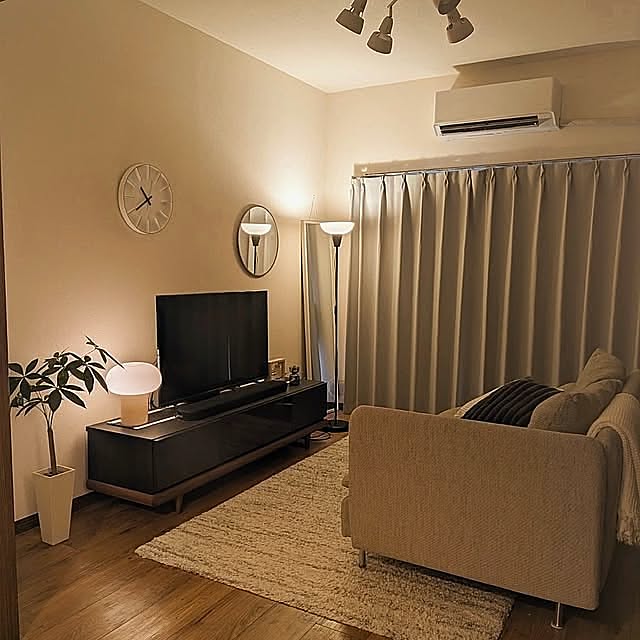 Lounge,RoomClipショッピング,おうち見直し企画,時計,観葉植物,レムノス edge clock,ホテルライクを目指して,モニター当選ありがとうございます♡,シンプルモダン,モダン,照明,賃貸インテリア,姿見鏡,SANKA mugi_room999の部屋