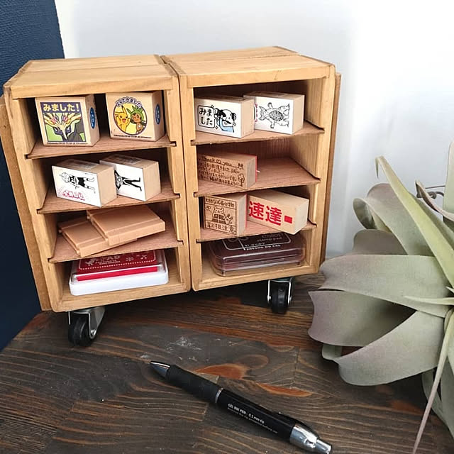 My Desk,いつもいいねありがとうございます♡,見せる収納,セリア,100均アイテム,100均リメイク,100均,簡単リメイク,木製仕切りケース,セリアリメイク,インスタ→and_a_plus,DIY,男前インテリア,スタンプ収納,時計収納,カード収納 and_a_plusの部屋