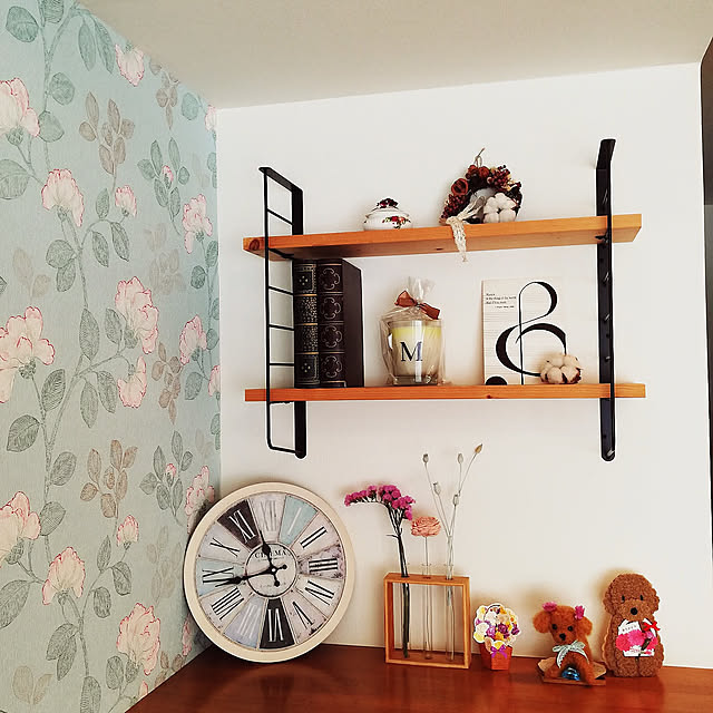 My Shelf,時計,ドンキ,シャビーシック,シャビー,アクセントクロス,花柄が好き,飾り棚,キャンドル,コットンフラワードライ,ドライフラワー,ソラフラワー,試験管,プリザーブドフラワー,リース,ポストカード,トイプードル大好き,羊毛フェルト,ダイソー,掛け時計,LABRICO,ラブリコ棚,リノベ minmi-の部屋
