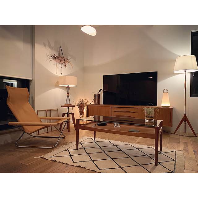 デンマーク,フロアランプ,ヴィンテージ,MOEBE,ニーチェア,モロッカンラグ,HIKE,sacworks,シンプルインテリア,ドライフラワー,間接照明,Lounge yuの部屋