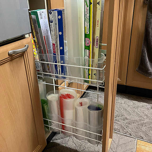 Kitchen,seria缶ホルダー,戸棚収納,ジッパー保存袋収納,水筒収納,マイボトル,缶ストッカー,100均アイテム,整理収納,4枚投稿,キッチン収納 ikubooの部屋