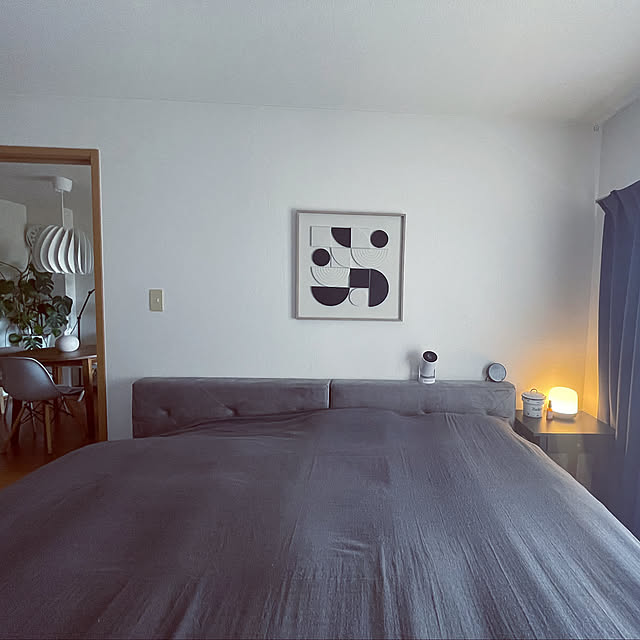 Bedroom,アートのある暮らし,2LDK,2人暮らし,心地よい暮らし,セカンドライフ,香りのある暮らし,『RCカントリー倶楽部☆』,賃貸でも諦めない!,グレーインテリア,IKEA,ペンダントライト,グリーンのある暮らし,立体アート,Wiz スマートライト,wiz,スマートライト,プロジェクターのある暮らし,ヘムネス akoの部屋
