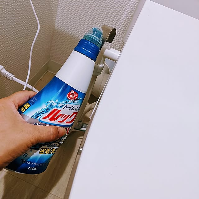 隙間収納,トイレルック,トイレ掃除グッズ,トイレ収納,トイレ,かける収納,ボトルフック,セリア,使い道考え中,デッドスペース,浮かせる収納,試行錯誤中,マンション暮らし,100円ショップ,ボトルホルダー,ボトルハンギングフック,トイレのルック,ルック,Janis mi-saの部屋