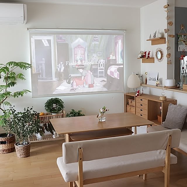 Lounge,持たない暮らし,暮らし,ナチュラルインテリア,マイホーム,暮らしを楽しむ,おうち時間,心地よい暮らし,北欧インテリア,アラジンプロジェクター,プロジェクターのある暮らし,すっきり暮らす,ニトリ,ロールスクリーン manaの部屋