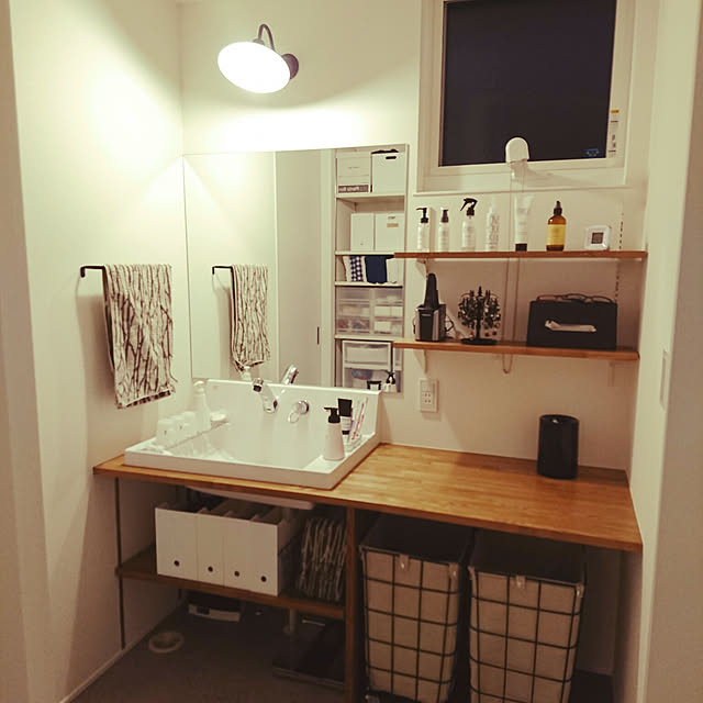 Bathroom,ニトリ,造作洗面台,ファイルボックス収納,スコープ,収納見直し,可動棚,ワイヤーバスケット,チューブラーミニ,ティッシュボックス,ボタニストシリーズ,リクシル,ピアラ 洗面台,RoomClip mag 掲載,保存90件超え☻ありがとうございます！ t.t.t.kaoの部屋