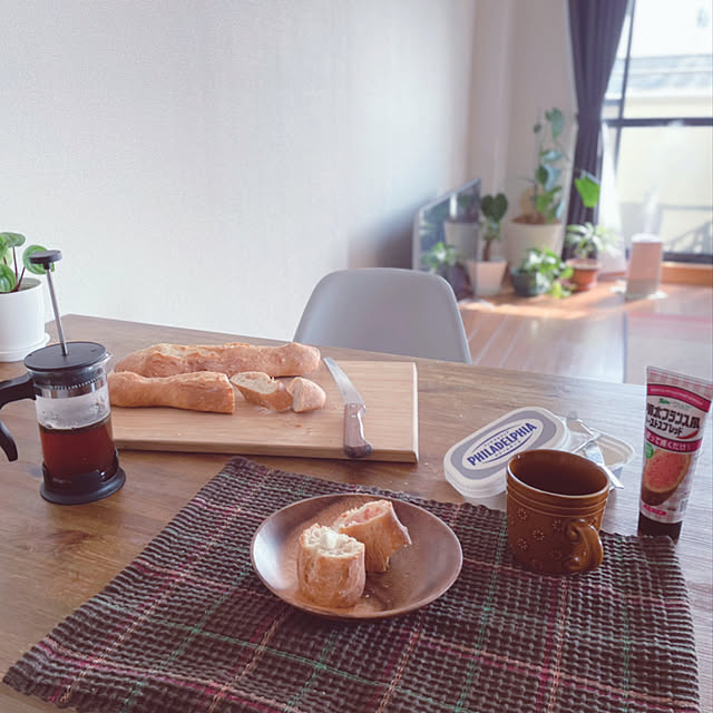 フランスパン作り,ニトリのランチョンマット,ニトリのアカシア食器,丁寧な暮らし,新生活,すっきり暮らす,賃貸マンション,シンプルな暮らし,グリーンのある暮らし,ミニマリスト風,シンプル,イケヒコ,賃貸,『RCカントリー倶楽部☆』,2LDK,イケヒコヨガマット,断捨離,IKEAのサイドテーブル,グレー,イームズチェアリプロダクト,IKEA,My Desk,IKEAコーヒーメーカー akoの部屋