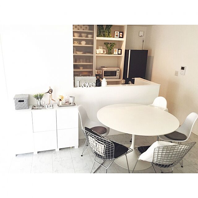 Kitchen,丸テーブル,ワイヤーチェア,ダイニングテーブル,白い部屋,白黒,モノトーン,マイホーム,白い家具,四角い家,雑貨,Francfranc Risa___roomの部屋
