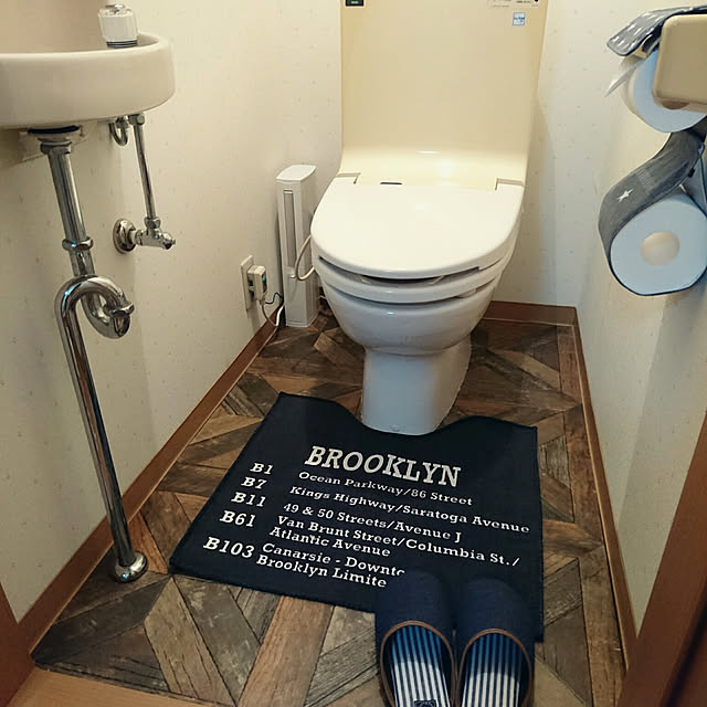 Bathroom,壁紙屋本舗,クッションフロア,パーケット柄,ニトリのトイレマット,ニトリ AS-homeの部屋