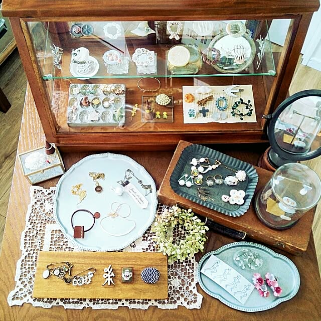 My Desk,作家もの,小菅幸子,ブローチ,ショーケース,古道具,アクセサリーディスプレイ,アクセサリー,アクセサリー収納 tomonoriの部屋