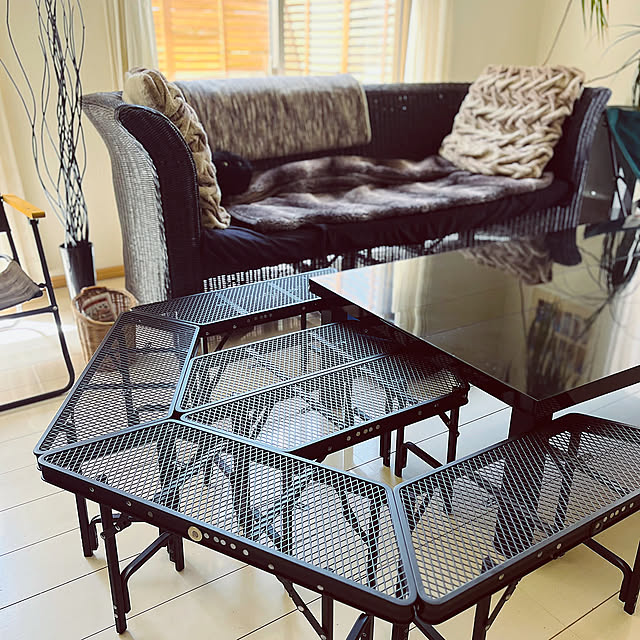 Lounge,ブラックインテリア,ラタンのある暮らし,ラタンのソファー,WAQ,コールマン,ローバーチェア,キャンプインテリア,キャンプギア,男前インテリア,子供と暮らす家,子育て中,ソファーのある暮らし,ヘキサテーブル,山善 sagocchiの部屋