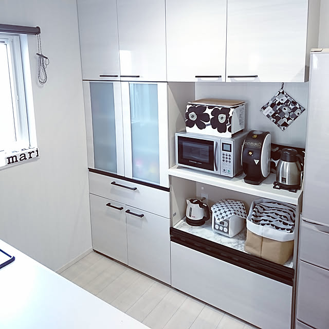 Kitchen,北欧,築1年,marimekko,マリメッコ,シンプル,モノトーン,普通の家,狭小住宅,白い床,ホワイトインテリア,白いインテリア,注文住宅,スッキリ,白黒,ウニッコ柄,ティータオル,バリスタ,ティッシュケースリメイク,ニトリ,LIXILキッチン,リクシル,グロッシーバーチ ka-koの部屋