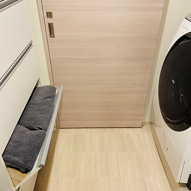 防水パンカバーDIY,自分でお支度,広いランドリーコーナーほしいけどね,効率的,フラップ扉,ドラム式洗濯機,靴下収納,タオル収納,洗濯物収納,洗濯機まわり,子どもと暮らす,マンション暮らし,Bathroom saki_aoiの部屋