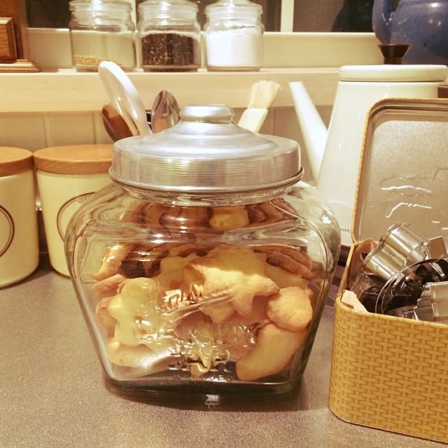 食品の保存にインテリアに☆クッキージャーの使い方 | RoomClip mag