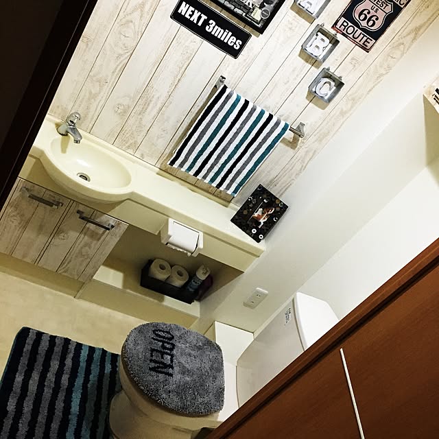 Bathroom,100均,ニトリ,トイレカバー,トイレマット,壁紙屋本舗,男前,男前化計画,セリア新商品,雑貨,写真立て,セリア,三日月百子,セリア雑貨,ウォールステッカー,ステッカー,アルファベットオブジェ yokoの部屋