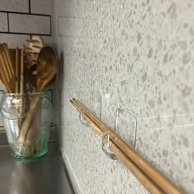 Kitchen,ダイソー,ガスコンロ周り,吊り下げ収納,鍋蓋置き,浮かせる収納,粘着フック ransakumamaの部屋