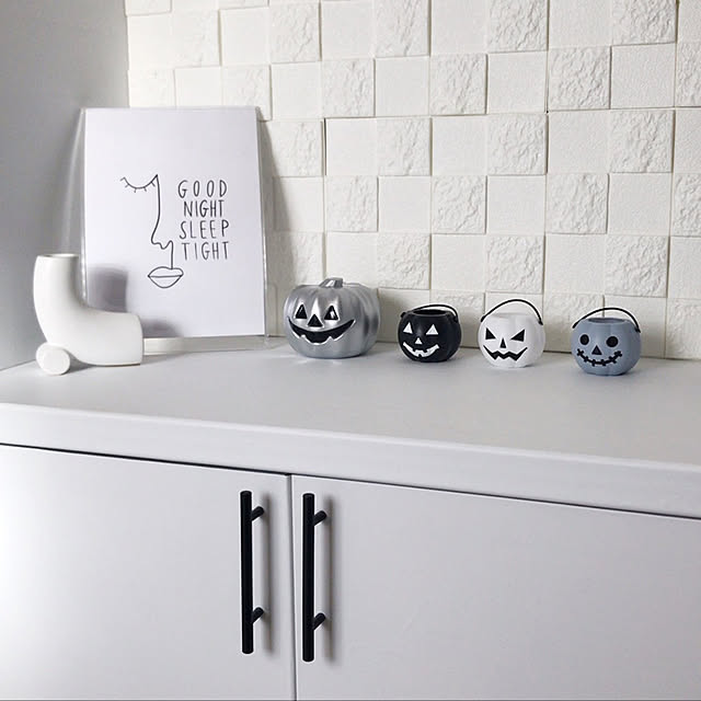 かぼちゃ,セリア,3COINS,北欧雑貨,北欧インテリア,ハロウィンディスプレイ,ハロウィン,白黒インテリア,Instagram→mya___k,モノトーンインテリア,ホワイトインテリア,海外インテリアに憧れる,すっきり暮らす,Entrance,玄関ディスプレイ,玄関 mya_kkの部屋