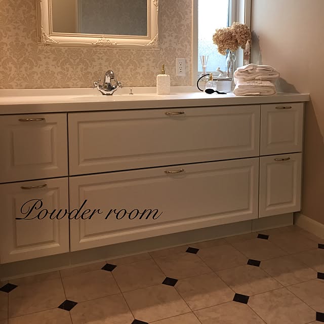 Bathroom,海外インテリアに憧れる,IG→millefleur_m,洗面所,ミラー,パウダールーム,フレンチシック,ホテルライク,サラグレース,収納,壁紙屋本舗 MIKIMIKI...の部屋