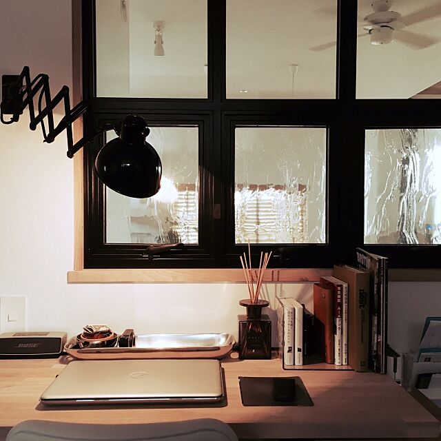 My Desk,泡ガラス,デスク周り,飾り窓,アンティーク,シザーランプ,シンプル YUHeの部屋