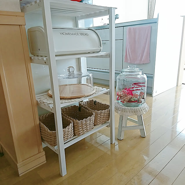 Kitchen,かわいいもの♡,ナチュラル,コメント嬉しいです♡ありがとう♡,いいね、フォロー本当に感謝です♡,かご大好き,salut!,ガラスジャー,ブレッドケース,ニトリ商品,楽しく暮らす,ダイソー商品,ピンク,白いキッチン,ケーキドーム,かご収納 yukaの部屋