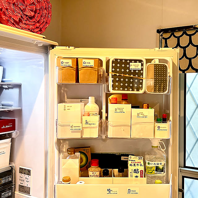 Kitchen,IKEAキッチン,冷蔵庫,冷蔵庫の中,収納,百均,ラベル,ガラス瓶,テプラ,seria,隠す収納,保存瓶,ラベル手作り,冷蔵庫収納,ラベル自作,収納が好き,掃除日和,目隠し収納,テプラでラベリング,どっちもドア,冷蔵庫ドアポケット,保存瓶大好き,冷蔵庫ドアポケット用仕切り,どっちもドア冷蔵庫,収納が趣味,目隠しアイデア,NIIMBOT,収納が生き甲斐 kittyの部屋