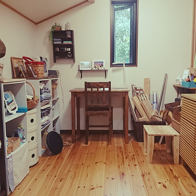 Overview,DIY,100均大好き♡,無印良品ライト,ハーマンカードン,カルテルコンポリビニ,端材が溜まってます,アロマグッズ棚 marimekkoの部屋