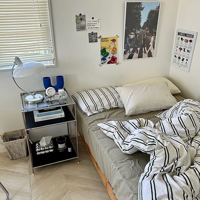 Bedroom,好きな空間,自分の部屋,マイルーム,ベッドルーム,寝室インテリア,テーブルライト,テーブルランプのある部屋,テーブルランプ,モジュールシェルフ,モジュール家具,モジュール式家具,韓国インテリア,アートポスターのある暮らし,布団カバー,ベッドカバー,模様替え中,アートポスター,おうち時間 NAO0314の部屋