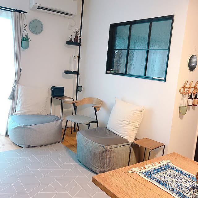 コンパクトハウス,カーテン,狭い部屋でもインテリアを楽しむ,縦長リビングダイニング,スッキリ,飾り棚,観葉植物,小さなお家,ドライフラワー,ソファー,32坪,縦長リビング,イス・スツール,時計,8畳リビングダイニング,低コスト,シンプル,照明,コンパクトな家,棚ディスプレイ,ナチュラル,インテリア,雑貨,デザイン窓,ラタン,Lounge rrinの部屋