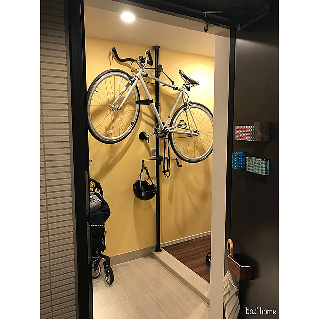 Entrance,クランク,ベビーカー置き場,アクセントクロス,COOPER BIKES,玄関,ロードバイク 収納,ロードバイク,鍵収納,マンションインテリア,マンション暮らし,こどもと暮らす,壁に貼れる naoの部屋