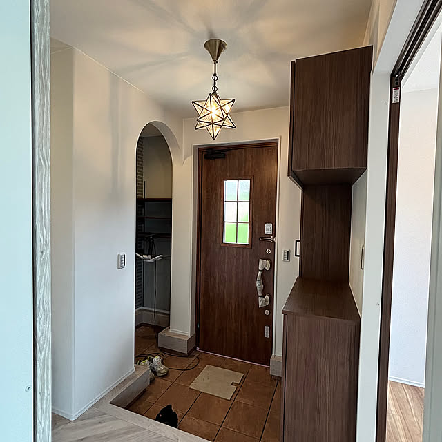 Entrance,アクセントクロス タイル柄,アクセントクロス レンガ風,アクセントクロス,LIXILフレンチヘリンボーン,LIXIL Dフロア,垂れ壁,エトワール ペンダントライト,エトワール ペンダントランプ クリア,エトワール,カフェ風,アンティーク yoinya07の部屋