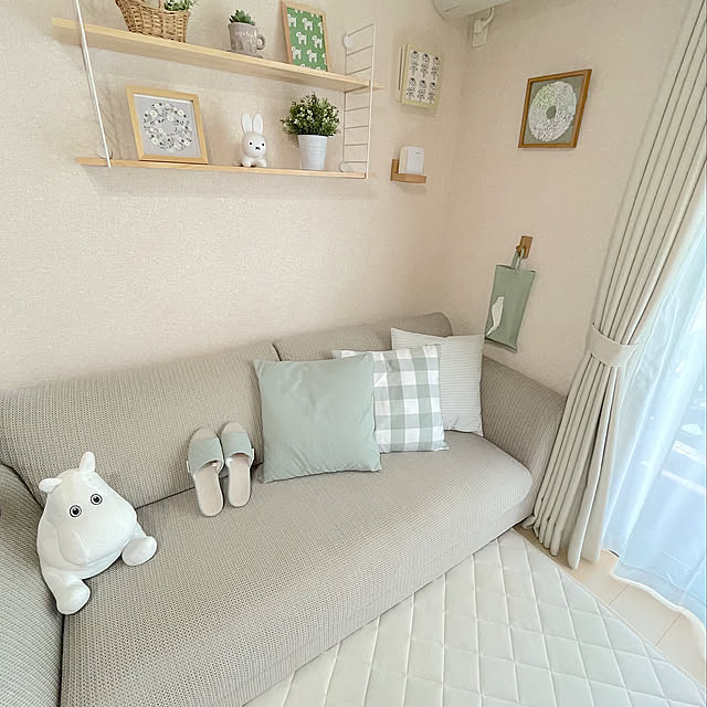クッション,グリーン,くすみカラー,ムーミン,インテリアカラー,建売,建売住宅,建て売り一戸建て,普通の家,webライター,Lounge,スリッパはしまむら Minoriの部屋