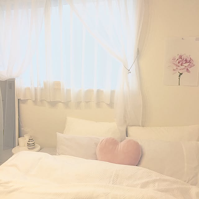 Bedroom,100均のタッセル,IKEA,ケーラー,ニトリのクッション,ベッド,白,キャンドル koumeの部屋