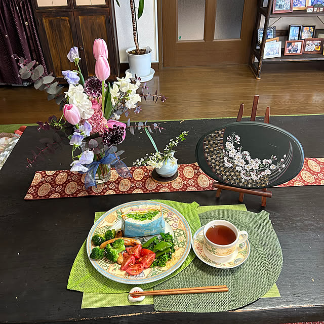 My Desk,農協で買った花生ける,一輪挿し,桜のトールペイント手作り,おうちカフェ,花瓶,ランチョンマット,フラワーアレンジメント,花のある暮らし,おうち時間を楽しむ,RCの皆さまに感謝♡,優しいコメントありがとう♡,半幅帯のテーブルランナー,笑顔が一番,セリアで買ったランチョンマット ritsukoの部屋