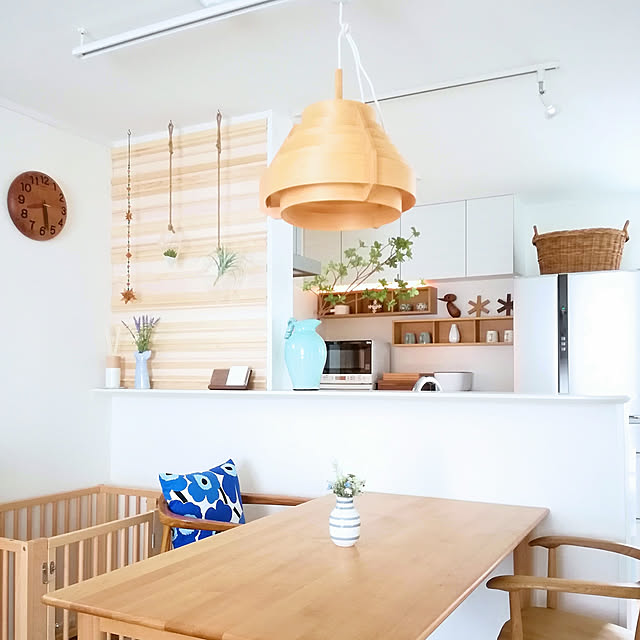 Kitchen,建売住宅,狭小住宅,ナチュラル,縦長リビング,ダイニング,リビングダイニング,ダイニングテーブル＆チェア,木が好き,北欧雑貨,北欧,インテリア雑貨,北欧インテリア,無垢材,ドウダンツツジ,無印良品,リサラーソンワードローブシリーズ,DIY,対面キッチン,ヤコブソンランプ,マリメッコ,ナチュラルインテリア,コメントお気遣いなく♡,いつもいいねやコメありがとうございます♡,フォロワーさんありがとう(*´ｪ｀*)♪ arilemaの部屋