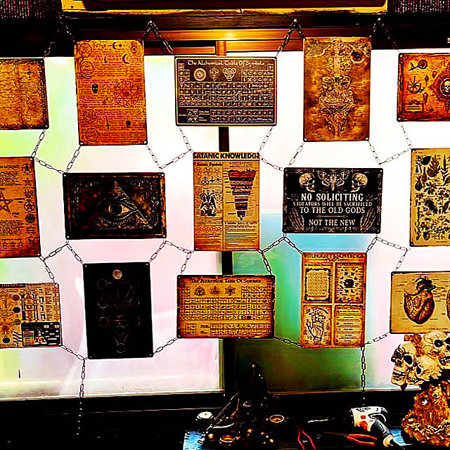 On Walls,雑貨,アンティーク,DIY,ゴシック,標本,ホラーテイスト,髑髏,フィギュア収集,100均 Chikaraの部屋