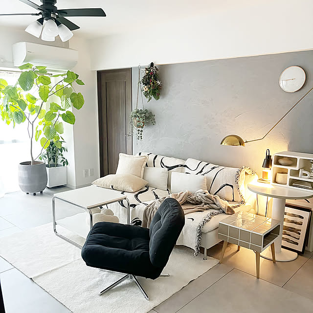 Overview,イケア,ディヴリンゲ,ソーデルハムン,ソファーのある暮らし,ソファーまわり,ソファー,一番好きな場所,IKEA,DIY,1人暮らし,salut!,100均アイテム,リノベーション,ひとり暮らし,海外インテリアに憧れる,中古マンション,中古を買ってリノベーション,一人暮らしインテリア,中古マンションリノベ,珪藻土の壁,壁塗りました,グレーの壁,珪藻土塗りました sakielの部屋