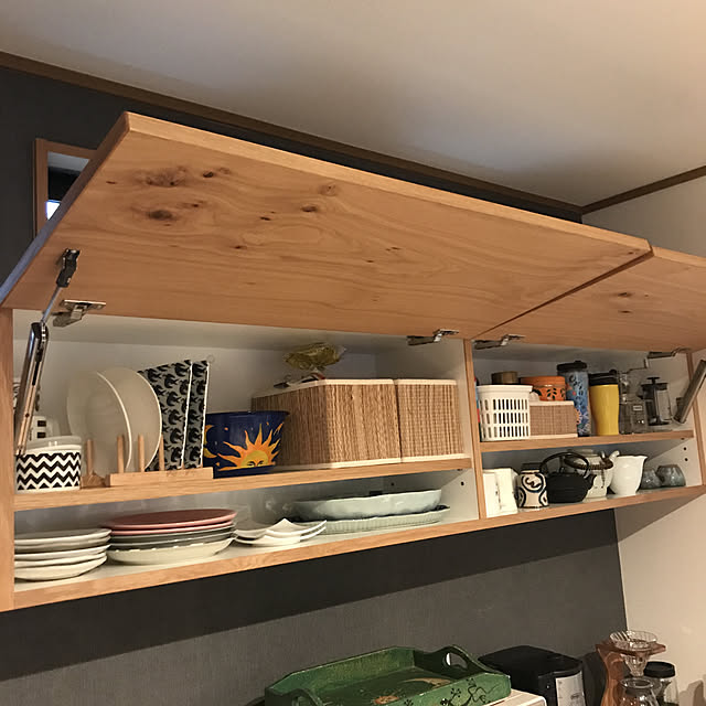 オーダー家具,IKEAのカゴ,キッチンの吊り戸棚,カップボード,Kitchen,こどものいる暮らし,オーク材,節あり,アクセントクロスデニム,オイル塗装,サンゲツクロス,リフォーム記録 dangoの部屋