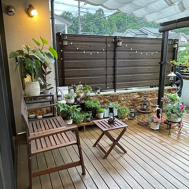 雨の日を楽しむ暮らし,リゾート風,別荘風,リゾート風にしたい,山岳リゾート,花のある暮らし,緑のある暮らし,庭の花,季節を感じる暮らし,庭のある暮らし,ガーデン雑貨,ガーデニング,石壁,目隠しフェンス,三協アルミ フェンス,ソーラーライト,ウリン材のウッドデッキ,テラス屋根,日除けシェード,落ち着く場所,Overview maimai0110の部屋