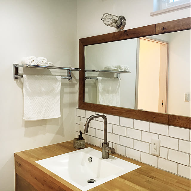 Bathroom,ブルックリンスタイル,タイル,造作洗面台,ワイド鏡,マリンランプ,ホテルライク,IKEA,西海岸風,ロンハーマン風,アメリカンハウス,インテリア,ビーチハウス,サーファーズハウス,ハワイアン,カリフォルニアハウス,グースネック水栓 corocoronの部屋