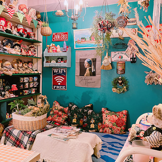 Bedroom,棚DIY,ベンチ DIY,ローベッドDIY,アメリカンスタイル,アメリカンポップ風,すきなものに囲まれた暮らし,カントリードール手作り,いつも見てくださって、感謝です♡,イイねコメント感謝です♡♡,壁のセルフペイント,スリコファブリックポスター,kousukeさんの絵 machakoの部屋
