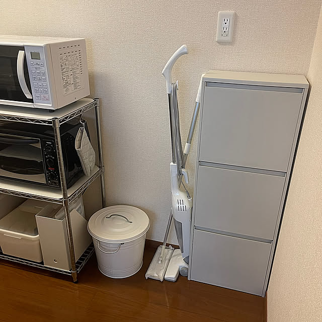Kitchen,キッチン収納,省スペースゴミ箱,無印良品,ストック収納,掃除道具,ごみ箱,蓋付きゴミ箱,IKEA,リビング収納,転勤族,賃貸インテリア,シンプル化,整理収納,シンプルインテリア,1LDK2人暮らし ayatan1206の部屋