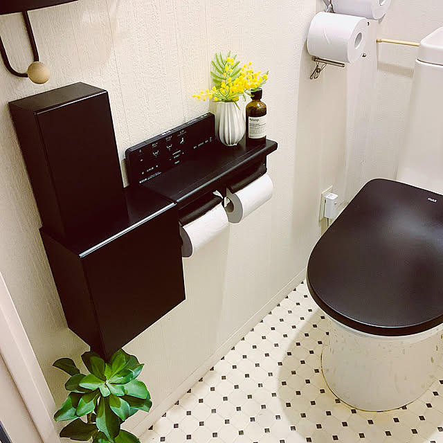 Bathroom,aesop トイレ用消臭・芳香剤,aesopのある暮らし,Aesop,イソップ ポストプードロップス,イソップ aesop,フェイクグリーン♡,フェイクフラワー,フェイクグリーン,ミモザのフェイク,ミモザのある暮らし,ミモザ,tower製品,tower(タワー),tower,towerシリーズ,白黒インテリア,白黒,クッションフロア,モノトーンインテリア,DIY moonの部屋