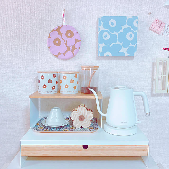 On Walls,ポットマット手作り,cafeコーナー,IKEA,モニタースタンド,コの字ラック,ウニッコ柄,kukka,ビヨルクお花コースター,mina perhonen,タンバリンカップ,ナチュラルインテリア,素敵な出会いに感謝♡,賃貸でも楽しく♪,みて頂きありがとうございます♡,お花だらけ♡ yuyuの部屋