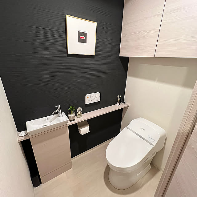 Bathroom,ダイソー,TOTO,風水,珪藻土の壁,片付けやすい,観葉植物のある暮らし,トイレ,アロマディフューザー,竹炭,盛り塩,モスキーノ香水,100均 minonaruki21の部屋