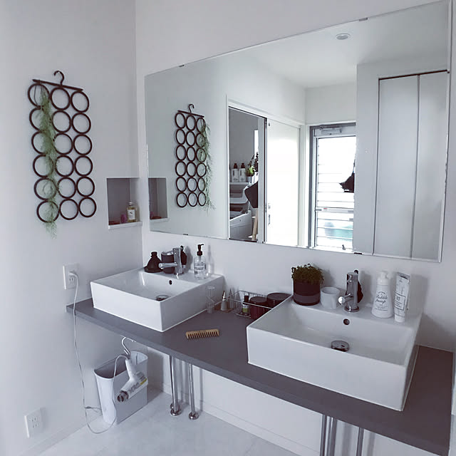 Bathroom,セラギネラ,LIXIL,グレーカウンター,ホテルライク,IKEA,2ボウル洗面,洗面所,フェイクグリーン,n. riakanaの部屋