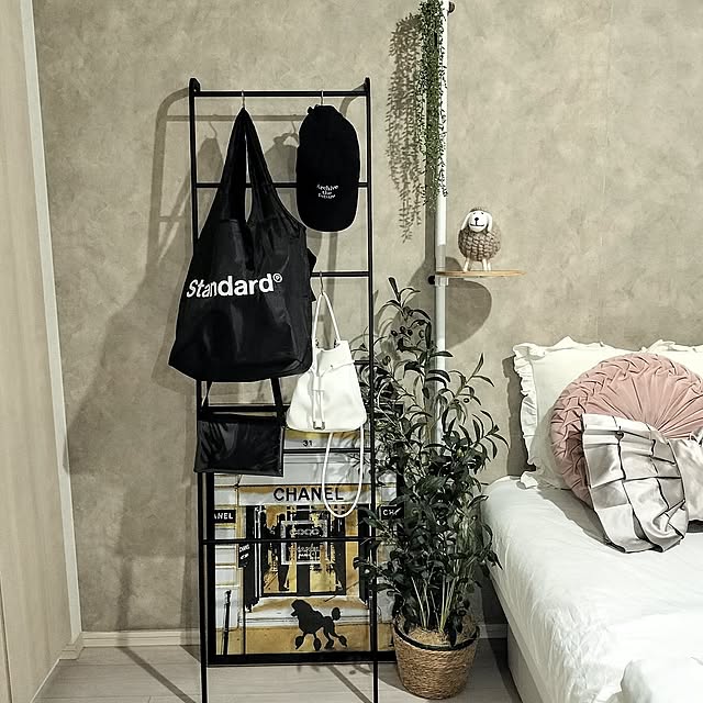 Bedroom,カバンの置き場所,ニトリ,フェイクグリーン,フランフラン,オリーブの木,突っ張り棒,ラダーハンガー,ドローアライン Riokkumaの部屋