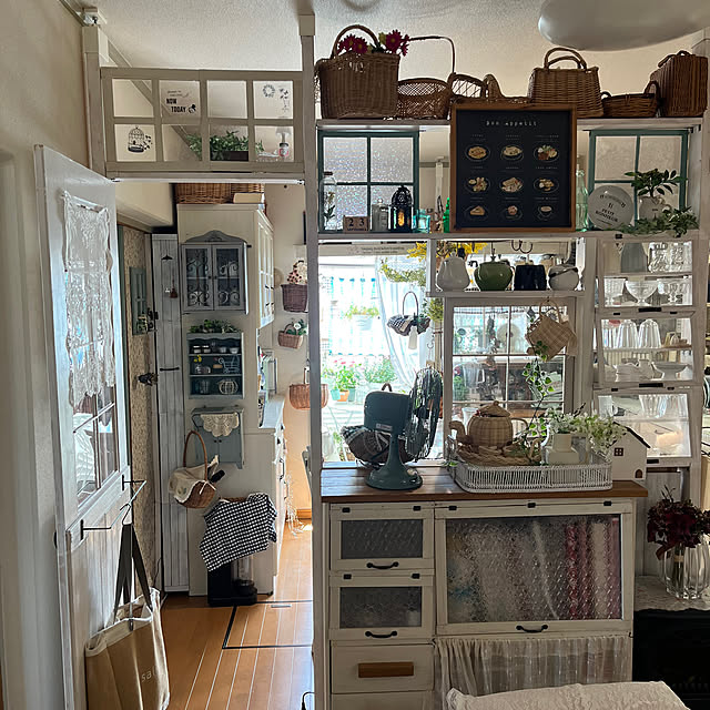 Kitchen,一番好きな場所,ダイソー,100均,DIY,ハロウィン,セリア,salut!,ベランダガーデニング,ホワイトインテリア,おうちカフェ,ベランダガーデン,フレンチカントリー,シャビーシック,ナチュラルキッチン,アンティーク風,ベランダカフェ,カフェ風インテリア,100均DIY,賃貸でも諦めない！,ホワイトシャビー,いつもいいねやコメありがとうございます♡,ドアDIY,いいね&フォローありがとうございます☆,Room Clipとの出会いに感謝✳︎,窓枠DIY,Toffy,Dream Sticker Atsukoの部屋