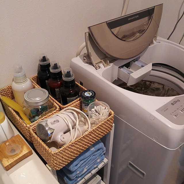 Bathroom,シンプルインテリア,旗竿地,SHARP洗濯機,サリュの棚,ドライヤー収納,ジェルボール,洗剤ボトル,綿棒,フロスはジャムの空き瓶,無印 ラタンティッシュボックス,無印 落ちワタふきん,足ふきバスタオル fumiの部屋